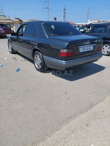 Mercedes E 220 1995, 447,532 km - 2.2 l - Bakı