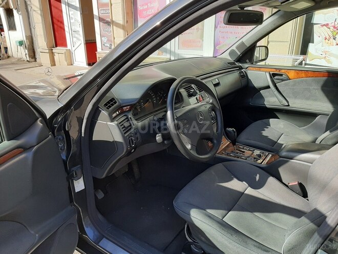 Mercedes E 220 2002, 375,000 km - 2.2 l - Bakı