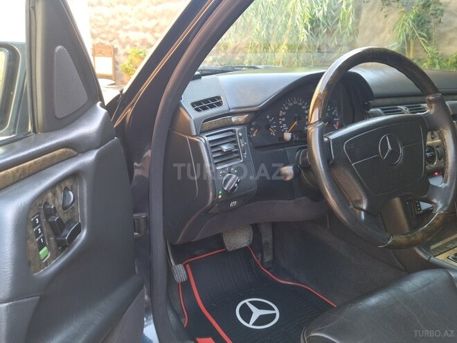 Mercedes E 240 1998, 317,000 km - 2.4 l - Sumqayıt