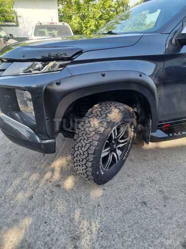 Mitsubishi L200 2021, 20,600 km - 2.5 l - Bakı