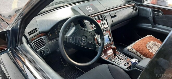 Mercedes E 280 1998, 211,213 km - 2.8 л - Şəki