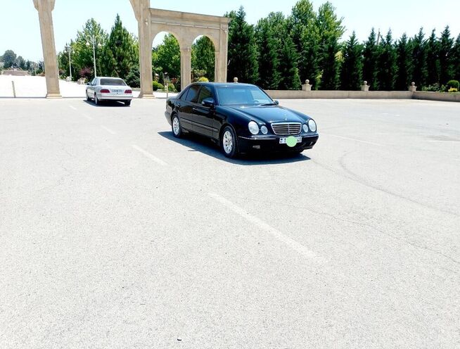 Mercedes E 240 2000, 309,000 km - 2.6 l - Bərdə
