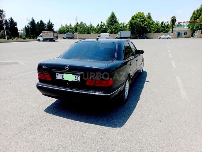 Mercedes E 240 2000, 309,000 km - 2.6 l - Bərdə