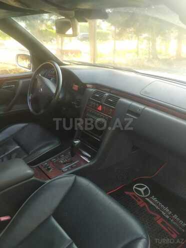 Mercedes E 240 1999, 217,500 km - 2.4 l - Bakı