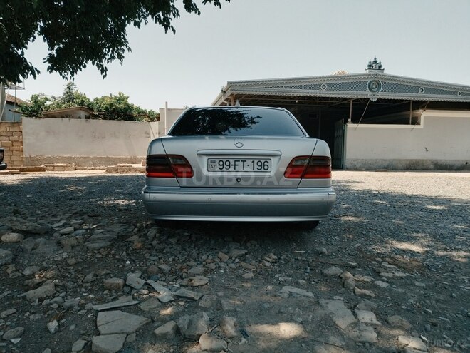 Mercedes E 220 2000, 400,000 km - 2.2 l - Neftçala
