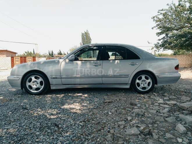 Mercedes E 220 2000, 400,000 km - 2.2 l - Neftçala