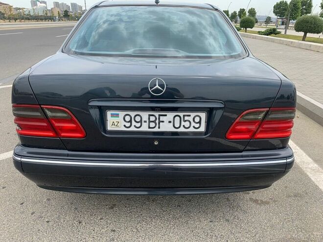 Mercedes E 320 2000, 317,200 km - 3.2 l - Bakı