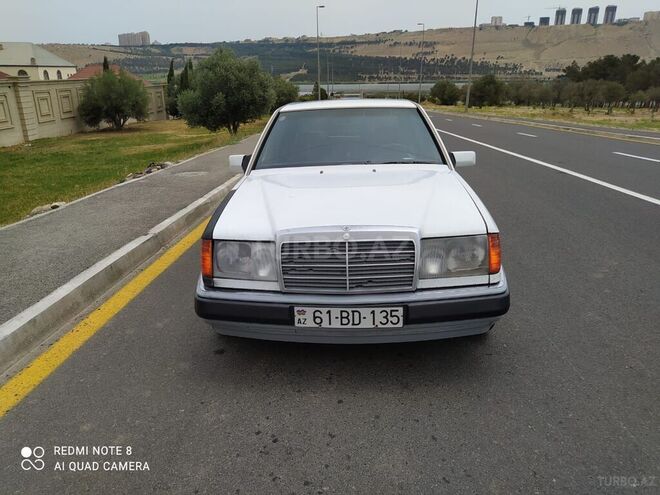 Mercedes E 250 1991, 256,000 km - 2.5 l - Bakı