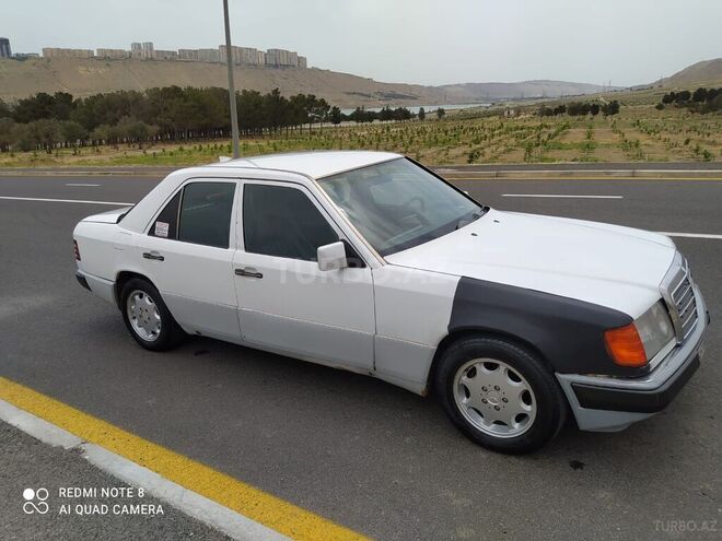 Mercedes E 250 1991, 256,000 km - 2.5 l - Bakı