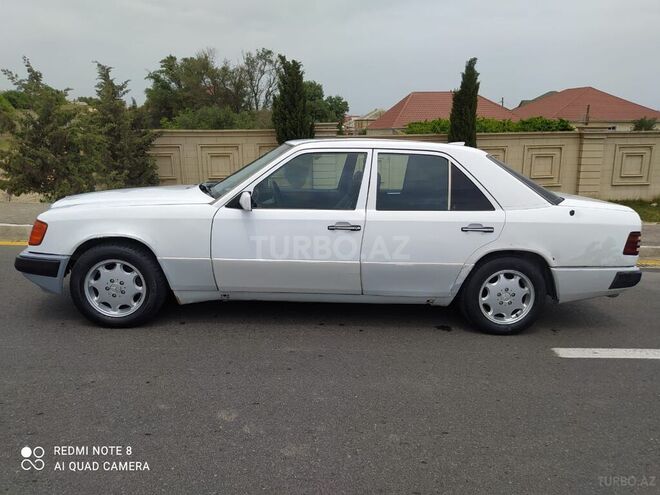 Mercedes E 250 1991, 256,000 km - 2.5 l - Bakı