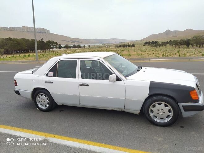 Mercedes E 250 1991, 256,000 km - 2.5 l - Bakı
