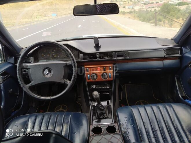 Mercedes E 250 1991, 256,000 km - 2.5 l - Bakı