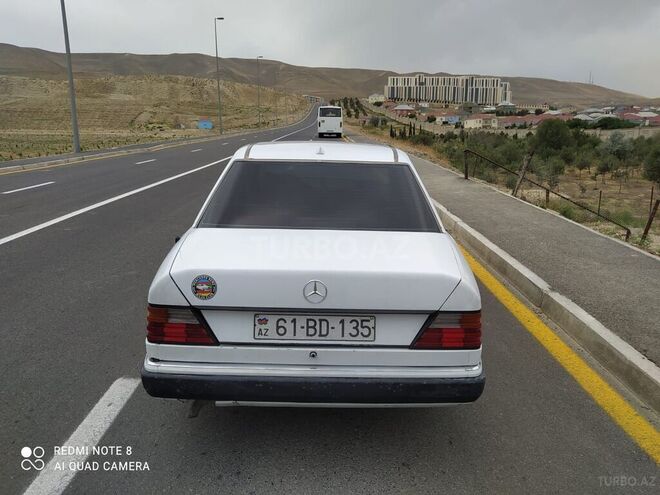 Mercedes E 250 1991, 256,000 km - 2.5 l - Bakı