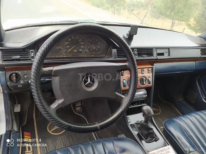 Mercedes E 250 1991, 256,000 km - 2.5 l - Bakı