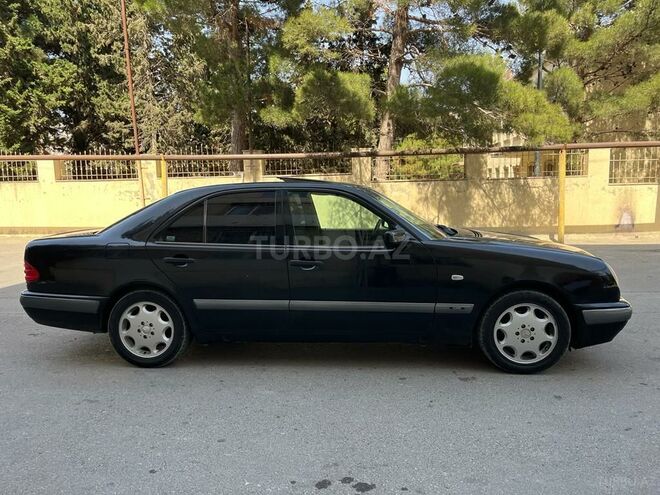 Mercedes E 230 1996, 258,000 km - 2.3 l - Bakı