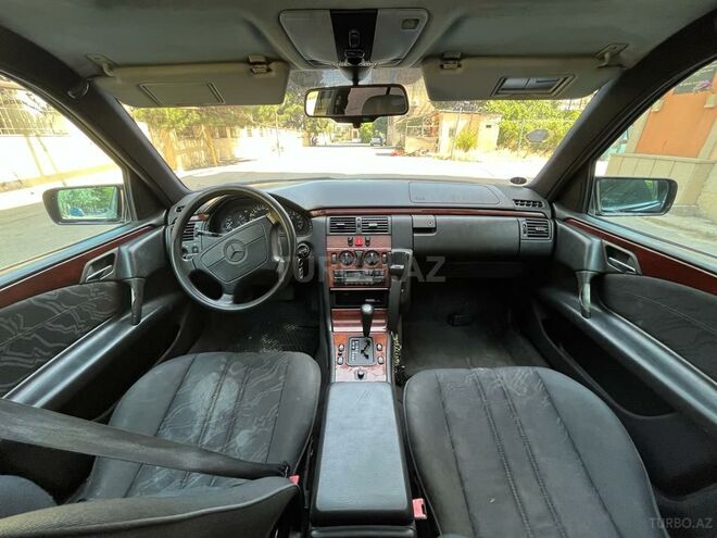 Mercedes E 230 1996, 258,000 km - 2.3 l - Bakı