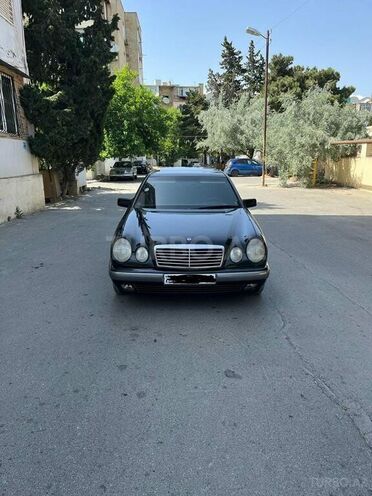 Mercedes E 230 1996, 258,000 km - 2.3 l - Bakı
