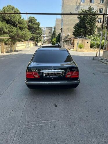 Mercedes E 230 1996, 258,000 km - 2.3 l - Bakı