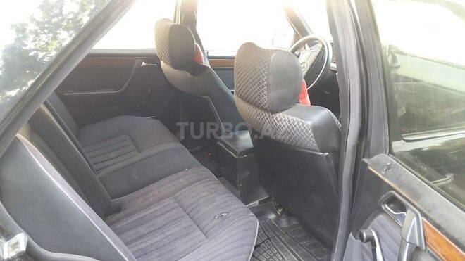 Mercedes E 250 1993, 320,000 km - 2.5 l - Bakı