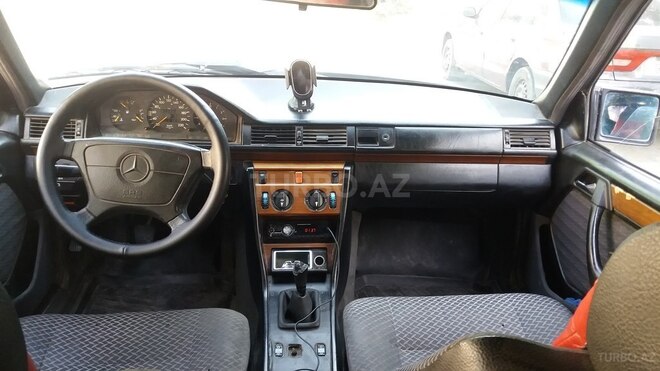 Mercedes E 250 1993, 320,000 km - 2.5 l - Bakı