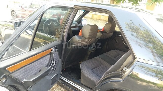 Mercedes E 250 1993, 320,000 km - 2.5 l - Bakı
