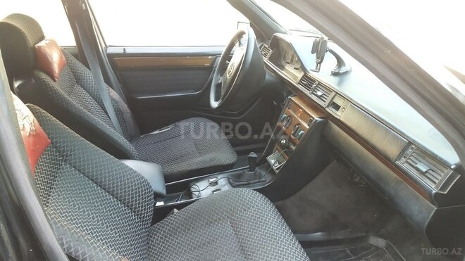 Mercedes E 250 1993, 320,000 km - 2.5 l - Bakı
