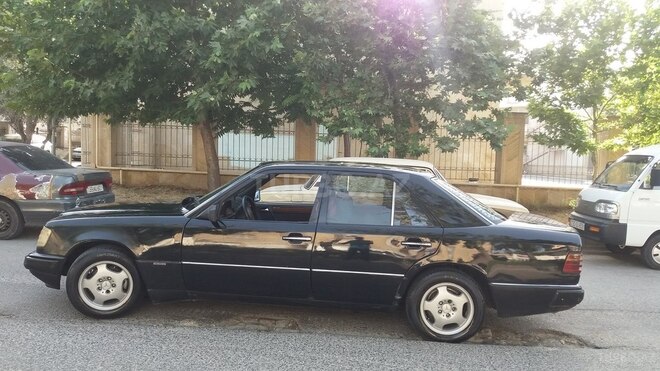 Mercedes E 250 1993, 320,000 km - 2.5 l - Bakı