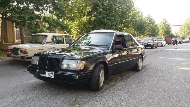 Mercedes E 250 1993, 320,000 km - 2.5 l - Bakı