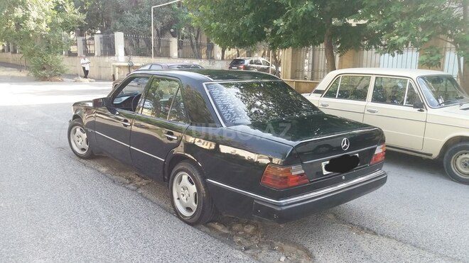 Mercedes E 250 1993, 320,000 km - 2.5 l - Bakı