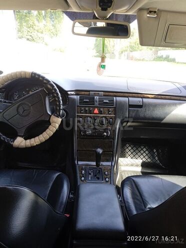 Mercedes E 240 1997, 410,000 km - 2.4 l - Balakən