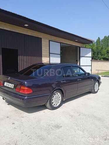 Mercedes E 240 1997, 410,000 km - 2.4 l - Balakən