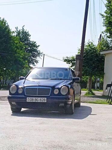 Mercedes E 240 1997, 410,000 km - 2.4 l - Balakən