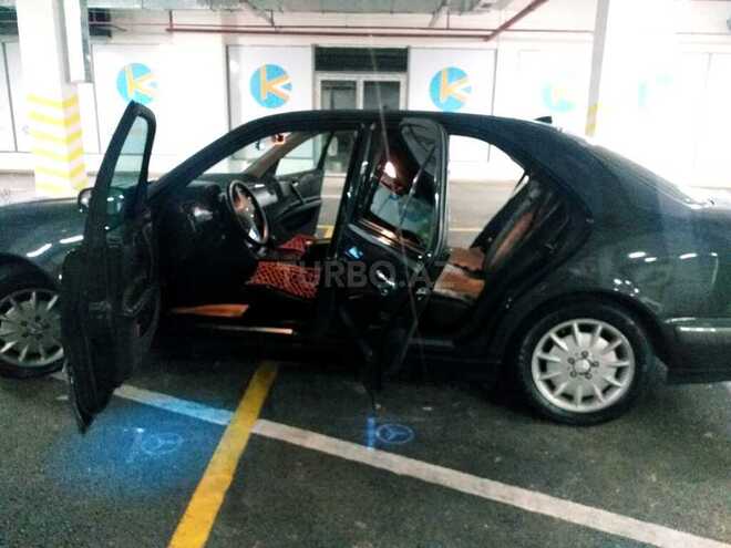 Mercedes E 240 2000, 320,000 km - 2.4 l - Bakı