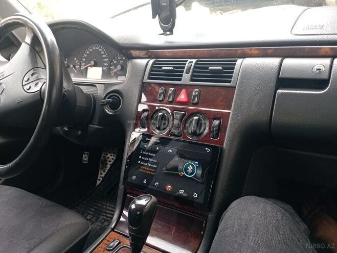 Mercedes E 240 2001, 390,000 km - 2.4 l - Füzuli