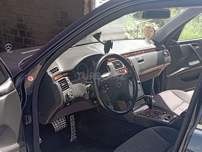 Mercedes E 240 2001, 390,000 km - 2.4 l - Füzuli