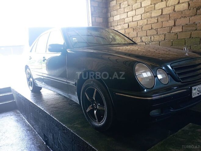 Mercedes E 240 2001, 390,000 km - 2.4 l - Füzuli