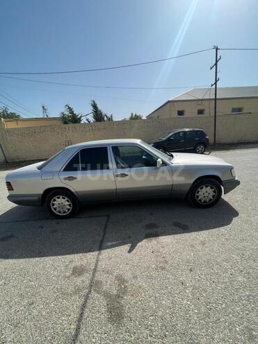 Mercedes E 200 1995, 302,000 km - 2.0 l - Bakı