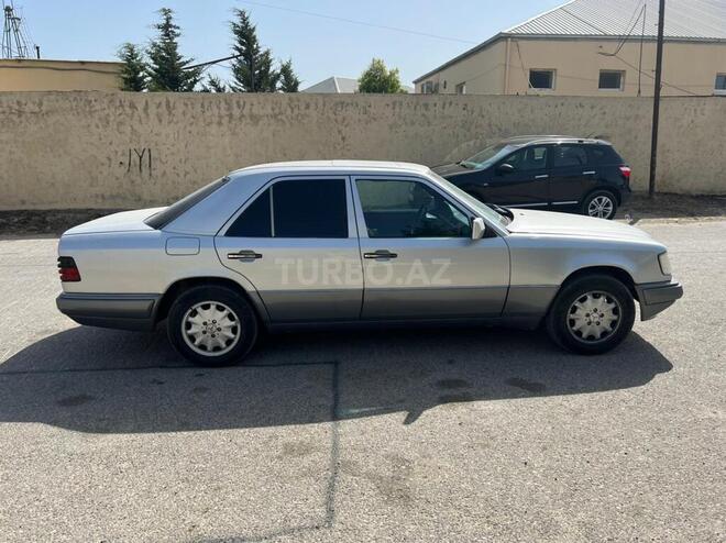 Mercedes E 200 1995, 302,000 km - 2.0 l - Bakı
