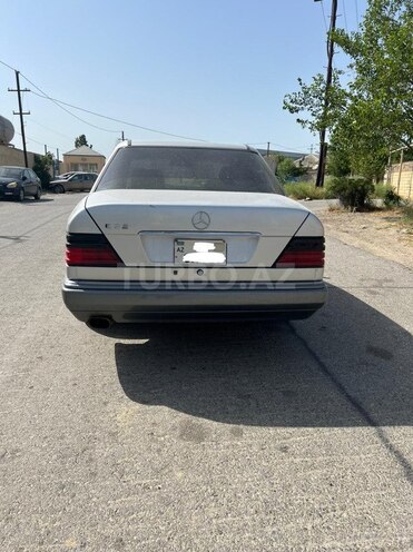 Mercedes E 200 1995, 302,000 km - 2.0 l - Bakı