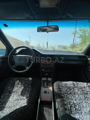 Mercedes E 200 1995, 302,000 km - 2.0 l - Bakı