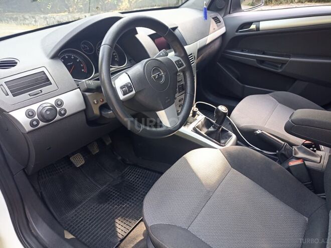 Opel Astra 2010, 209,000 km - 1.4 л - Astara