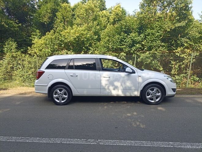 Opel Astra 2010, 209,000 km - 1.4 л - Astara