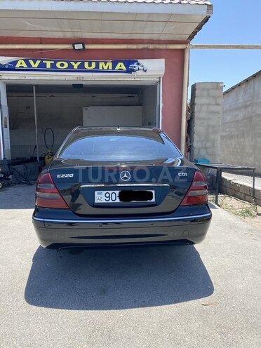 Mercedes E 220 2004, 235,000 km - 2.2 l - Bakı