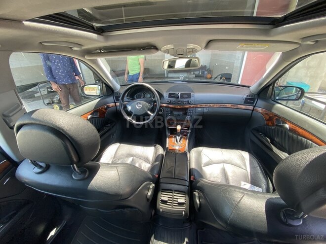 Mercedes E 220 2004, 235,000 km - 2.2 l - Bakı