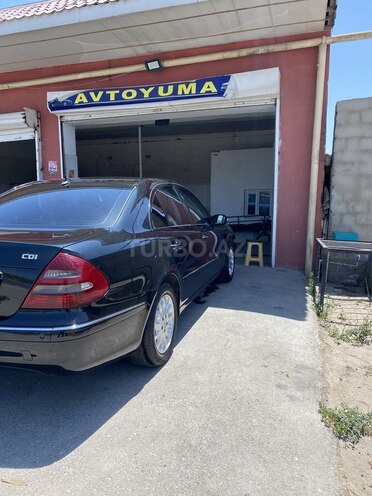 Mercedes E 220 2004, 235,000 km - 2.2 l - Bakı