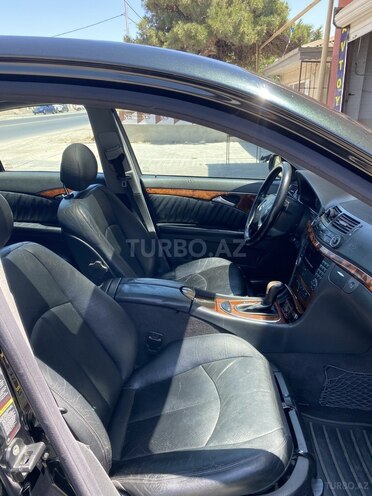 Mercedes E 220 2004, 235,000 km - 2.2 l - Bakı