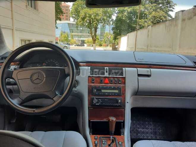 Mercedes E 240 1998, 228,000 km - 2.4 л - Quba