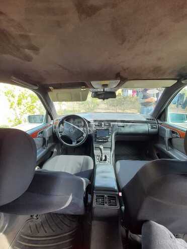 Mercedes E 230 1997, 452,000 km - 2.3 l - Sumqayıt