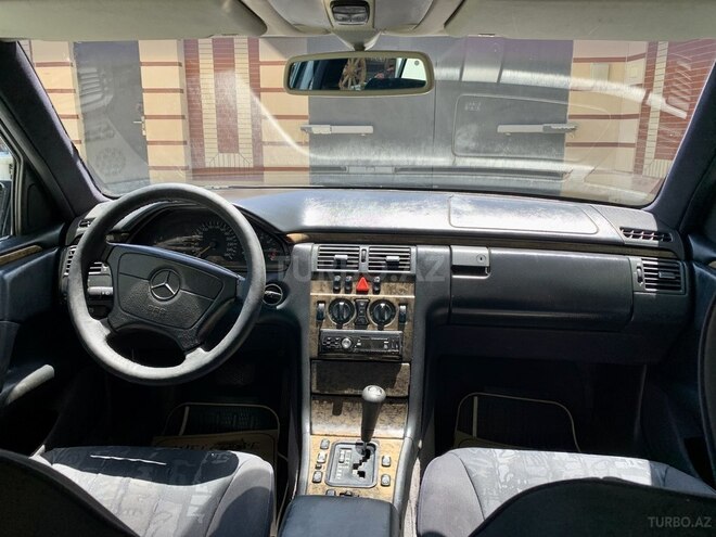 Mercedes E 240 1998, 300,000 km - 2.4 л - Bakı