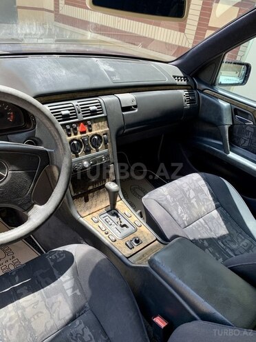 Mercedes E 240 1998, 300,000 km - 2.4 л - Bakı